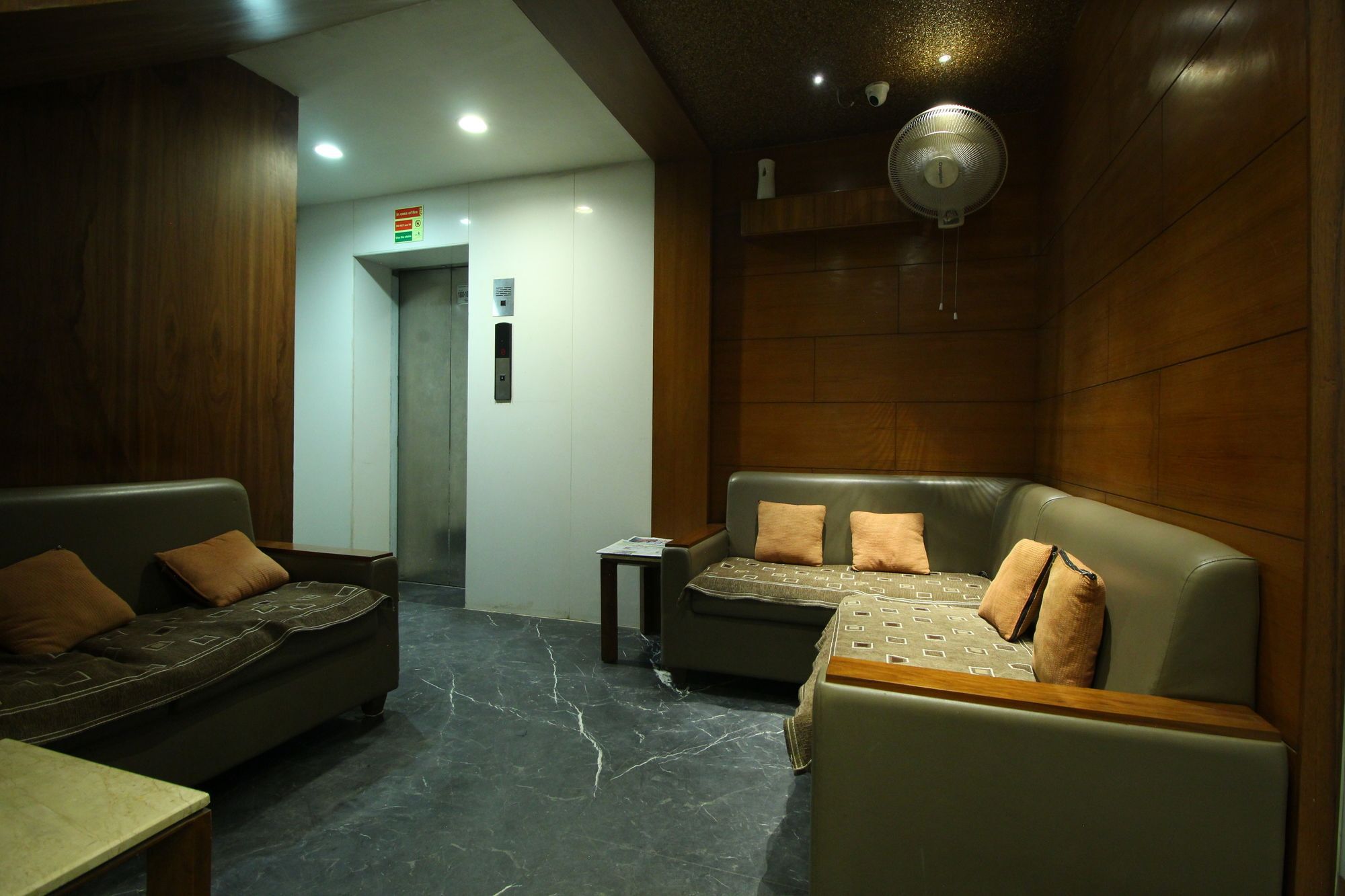 Oyo 8992 Hotel Kyra Ahmedabad Exterior photo
